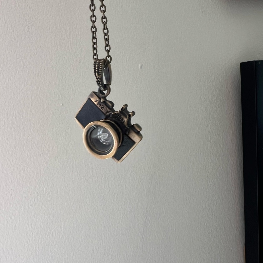 Vintage Style Black and Gold Camera Pendant - Picture 6 of 11